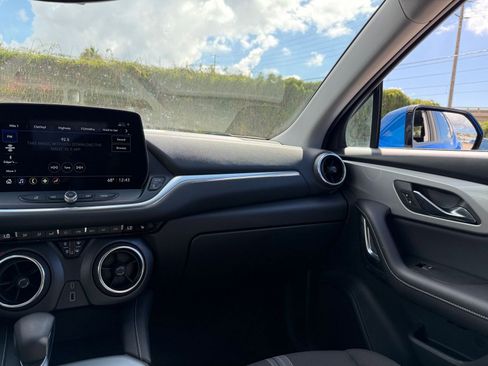 Used 2025 Chevrolet Blazer LT image 35