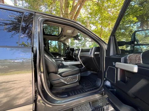 Used 2017 Ford F250 Lariat w/ Lariat Ultimate Package AWD/4WD image 15