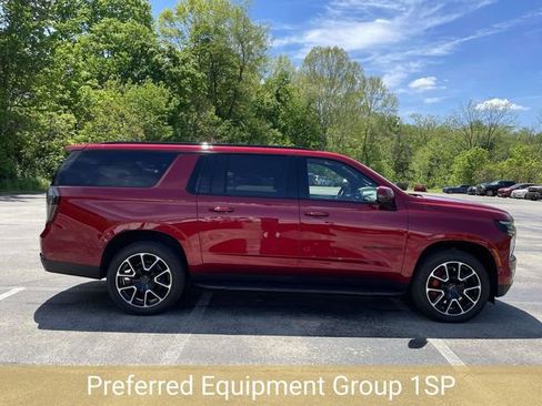 Used 2025 Chevrolet Suburban RST AWD/4WD image 2