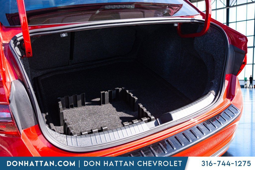 Used 2025 Volkswagen Jetta SE FWD image 34