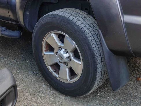 Used 2013 Toyota Tacoma PreRunner image 17