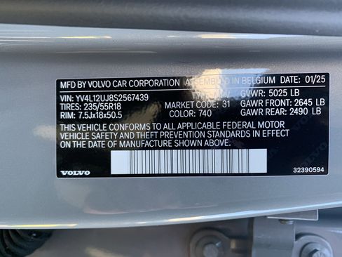 Used 2025 Volvo XC40 B5 Core image 36