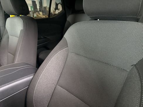 Used 2023 Chevrolet Traverse LT image 8