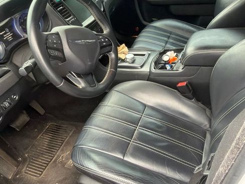 Used 2015 Chrysler 300 S RWD image 9