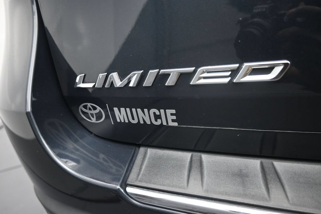 Used 2023 Ford Explorer Limited w/ Equipment Group 301A RWD image 35