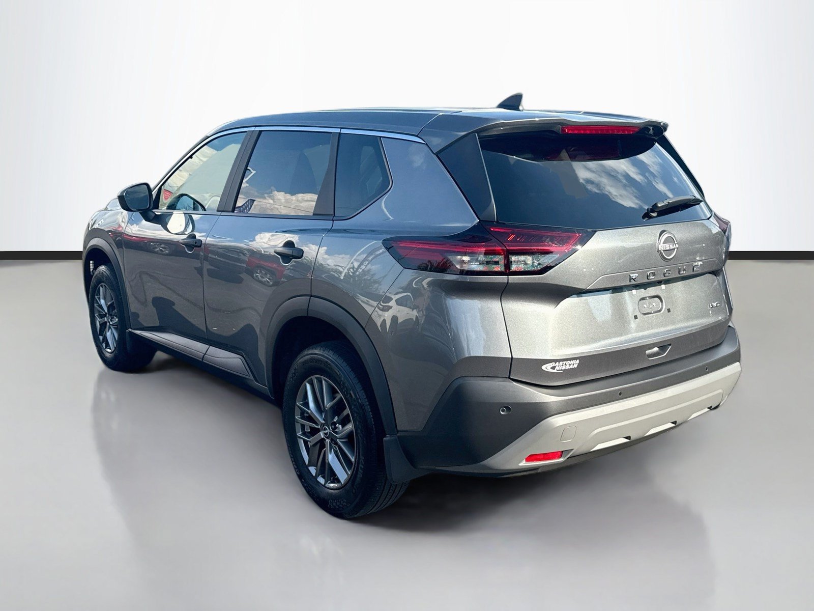Used 2023 Nissan Rogue S AWD/4WD image 5