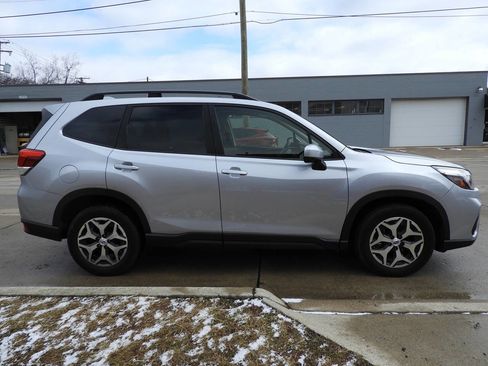 Used 2021 Subaru Forester Premium image 11
