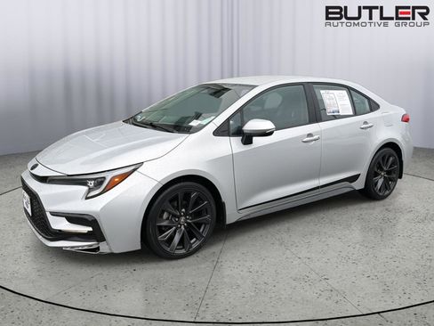 Used 2024 Toyota Corolla SE FWD image 2