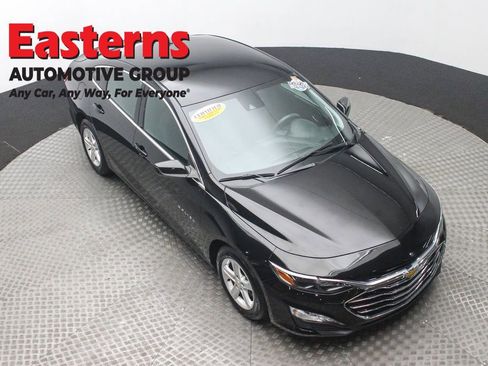 Used 2024 Chevrolet Malibu LT image 3