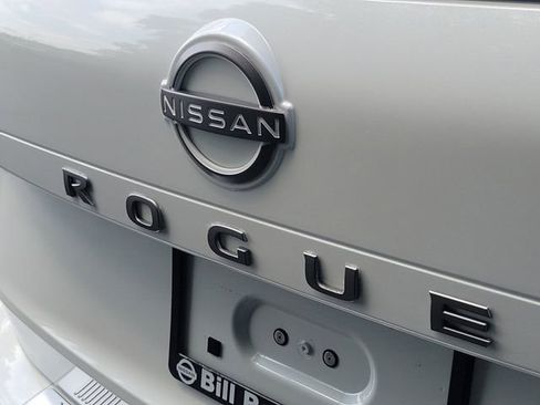 Used 2025 Nissan Rogue Platinum w/ Platinum Premium Package FWD image 9