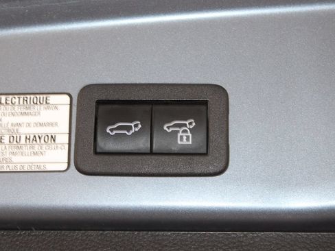 Used 2022 Toyota Corolla Cross XLE w/ Convenience Package AWD/4WD image 14