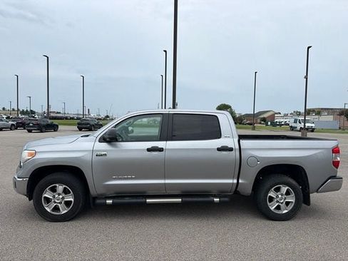 Used 2016 Toyota Tundra SR5 w/ SR5 Upgrade Package AWD/4WD image 3