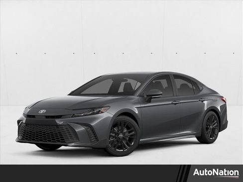 Used 2025 Toyota Camry SE image 1