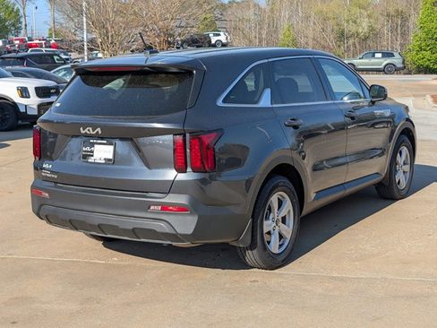 Used 2023 Kia Sorento LX image 7