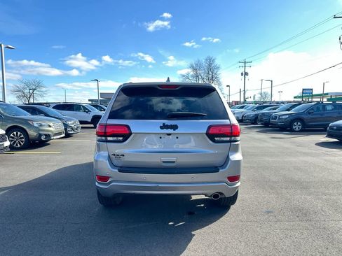 Used 2018 Jeep Grand Cherokee Altitude image 12