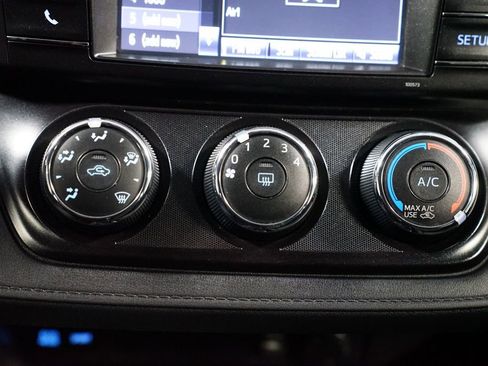 Used 2016 Toyota RAV4 LE image 19