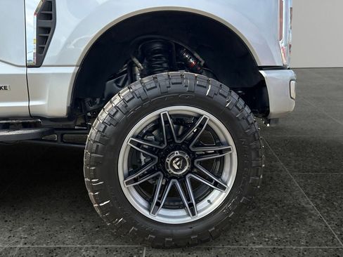 Used 2024 Ford F350 Platinum w/ Tremor Off-Road Package AWD/4WD image 9