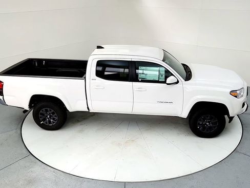 Certified 2023 Toyota Tacoma SR5 AWD/4WD image 20
