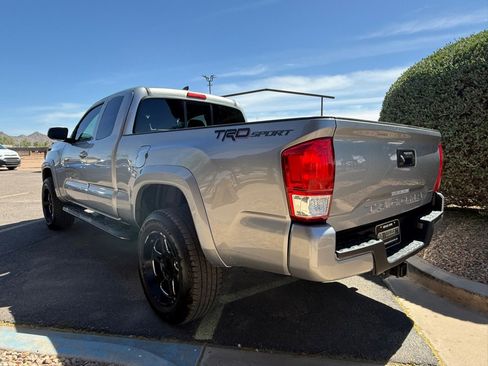Used 2016 Toyota Tacoma TRD Sport w/ Towing Package image 6