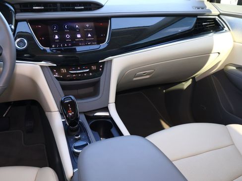 Certified 2023 Cadillac XT6 Premium Luxury image 17