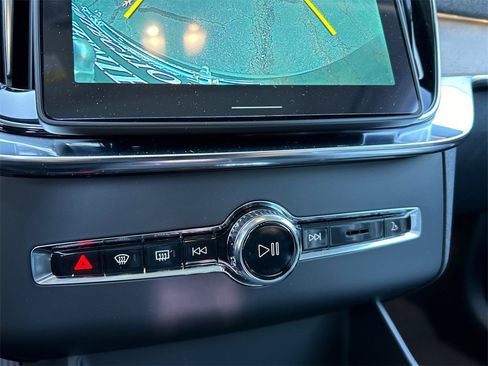 New 2026 Volvo XC90 B5 Core image 18