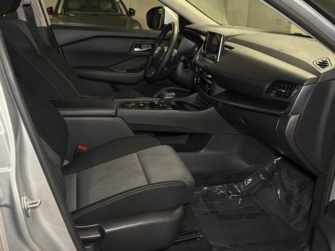 Used 2025 Nissan Rogue SV AWD/4WD image 10