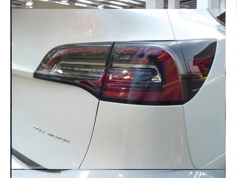 Used 2020 Tesla Model Y Long Range image 21