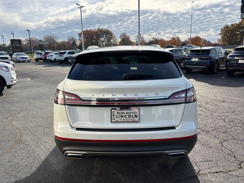 Used 2022 Lincoln Nautilus Reserve w/ Equipment Group 201A image 6