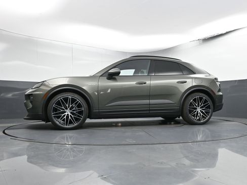 Certified 2024 Porsche Macan 4 Electric image 31