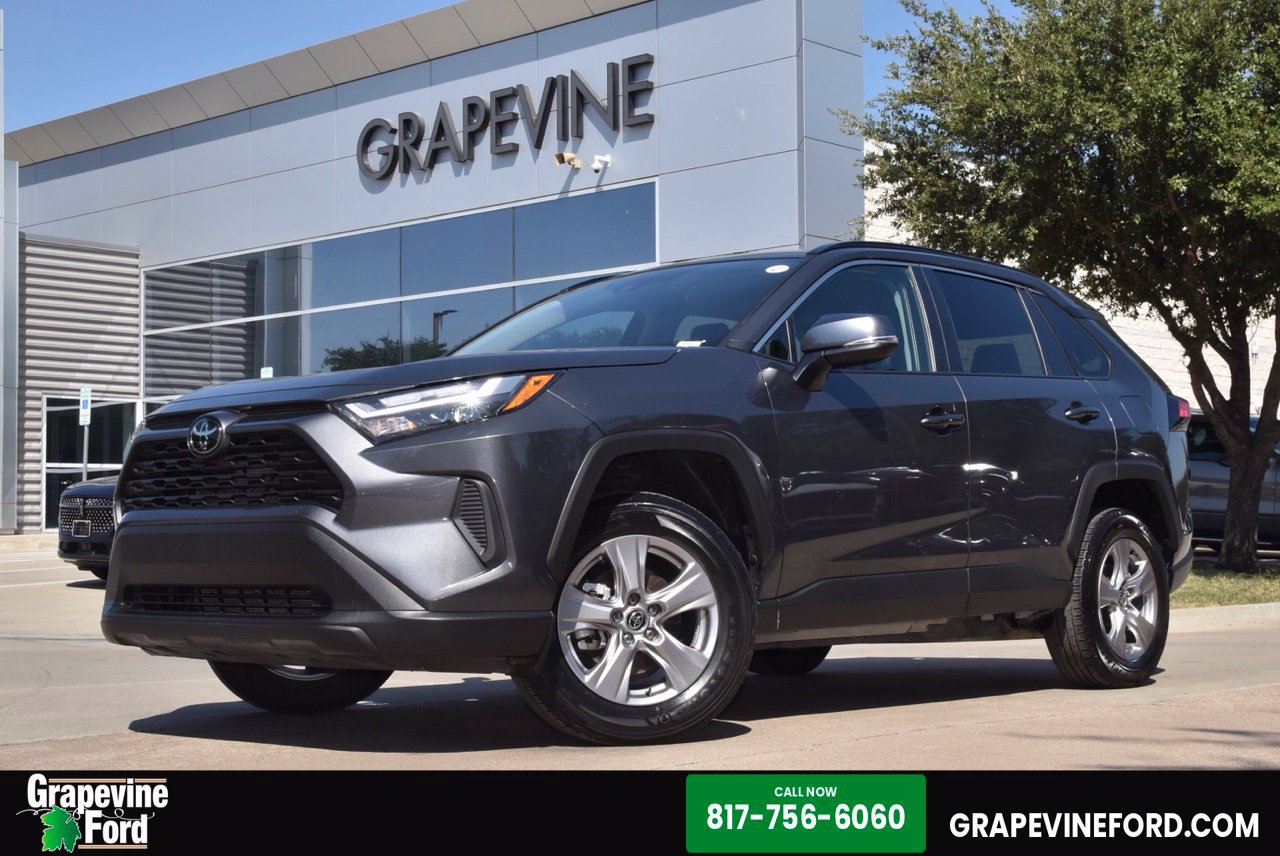 Used 2025 Toyota RAV4 XLE AWD/4WD image 1