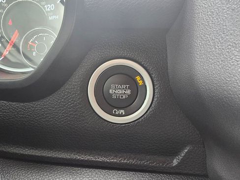 Used 2024 RAM 1500 Laramie AWD/4WD image 19