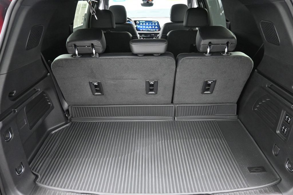 Used 2026 Chevrolet Traverse High Country AWD/4WD image 11