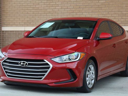 Used 2017 Hyundai Elantra SE FWD image 6