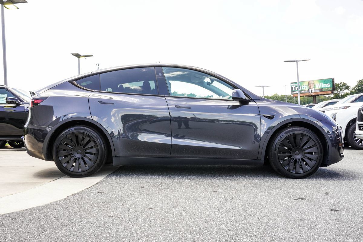 Used 2024 Tesla Model Y Long Range AWD/4WD image 6