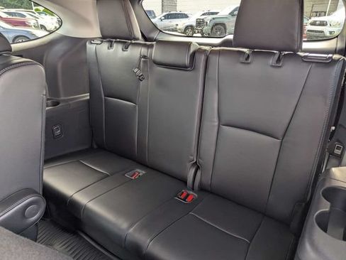 Used 2022 Toyota Highlander Limited FWD image 9