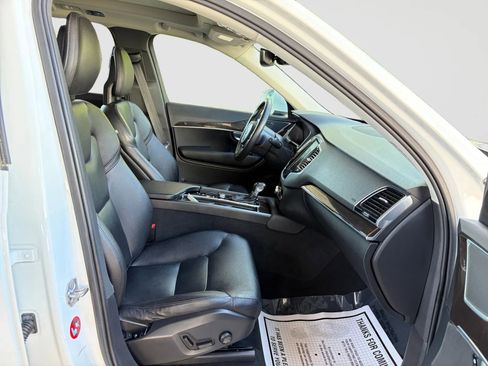 Used 2018 Volvo XC90 T6 Momentum w/ Momentum Plus Package AWD/4WD image 22