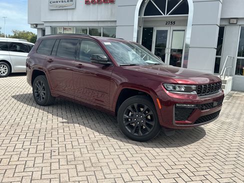 New 2026 Jeep Grand Cherokee L Limited AWD/4WD image 2