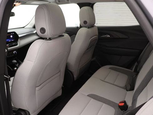 Used 2025 Chevrolet TrailBlazer LT w/ LT Cold Weather Package image 11