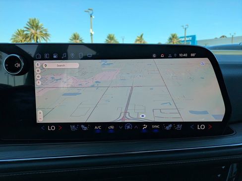 New 2025 Chevrolet Suburban Premier image 39