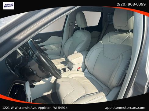Used 2019 Jeep Cherokee Limited w/ Technology Group AWD/4WD image 18