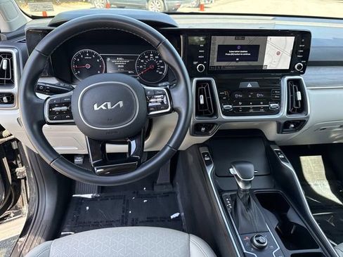 Used 2023 Kia Sorento S w/ Panoramic Sunroof Package AWD/4WD image 18