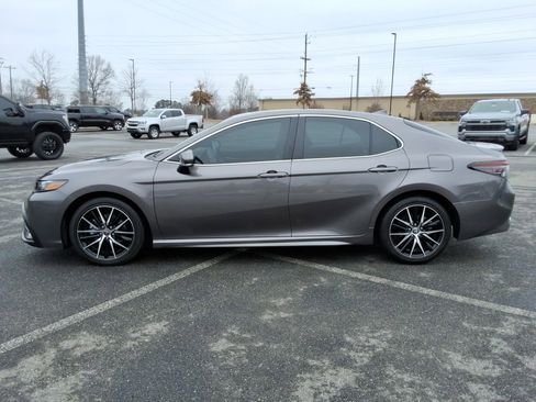 Used 2022 Toyota Camry SE w/ Convenience Package image 8