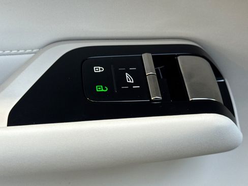 Certified 2025 Volvo EX90 Ultra AWD/4WD image 12