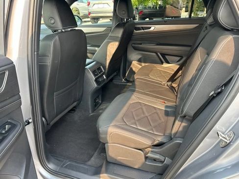 Used 2025 Volkswagen Atlas Cross Sport SE FWD image 12