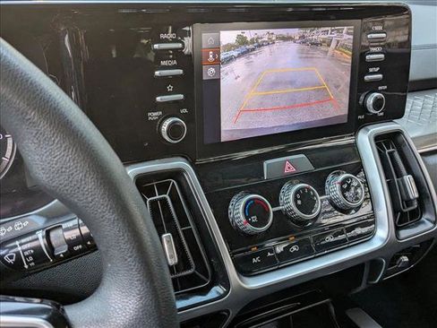 Used 2022 Kia Sorento LX image 14