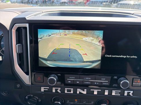 Used 2025 Nissan Frontier SV image 21