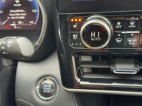Used 2023 Toyota Highlander AWD image 23