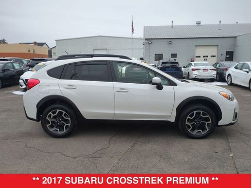 Used 2017 Subaru Crosstrek 2.0i Premium w/ Moonroof Package image 3