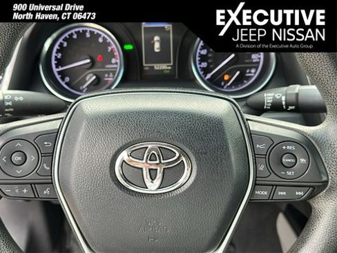 Used 2018 Toyota Camry L image 10