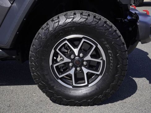 Certified 2024 Jeep Wrangler Unlimited Rubicon w/ Technology Group AWD/4WD image 10